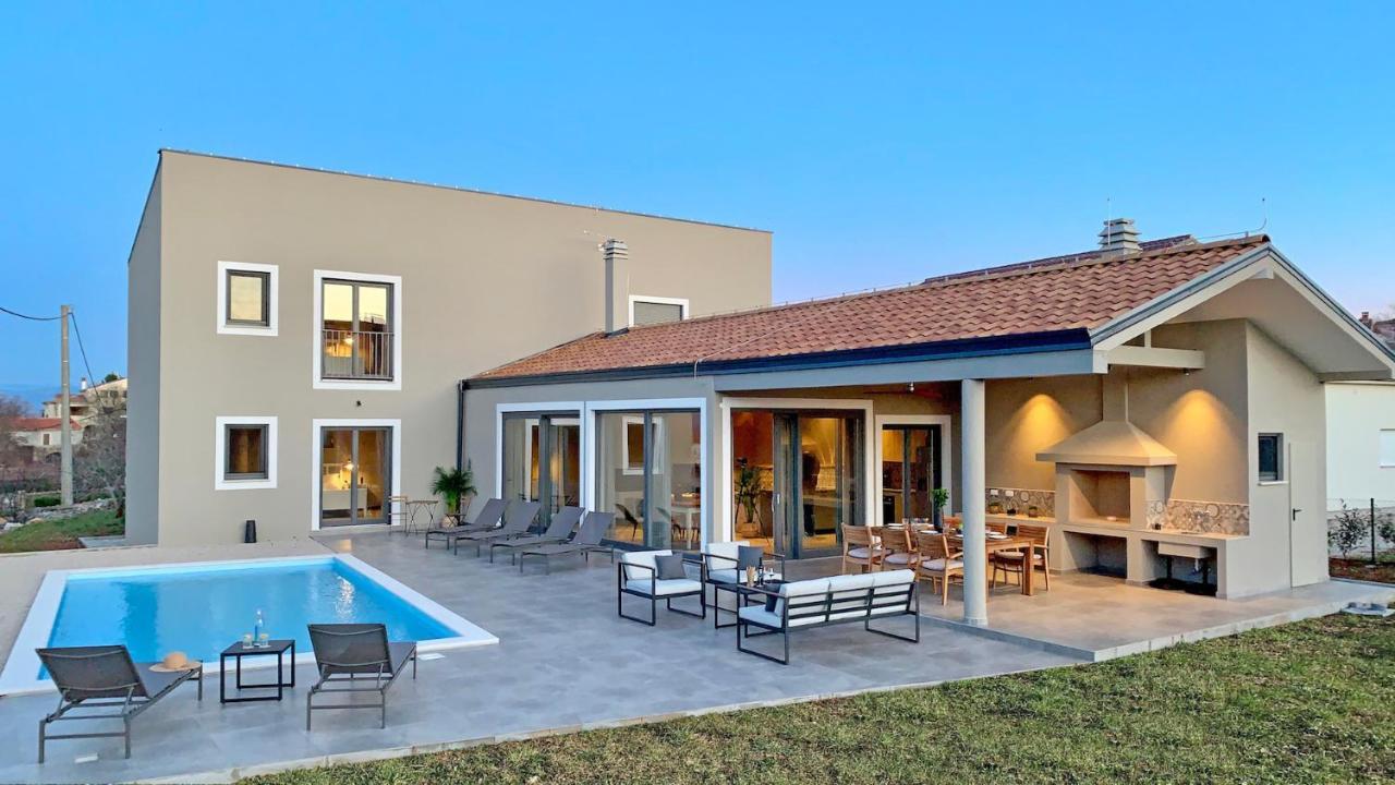 Villa & Jardin - Luxury Villa With Swimming Pool Vrh  Extérieur photo