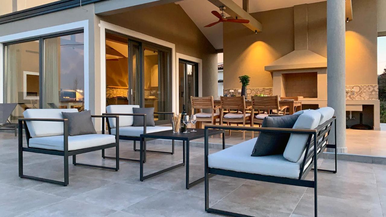 Villa & Jardin - Luxury Villa With Swimming Pool Vrh  Extérieur photo