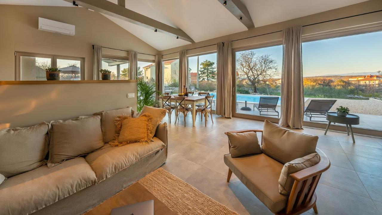 Villa & Jardin - Luxury Villa With Swimming Pool Vrh  Extérieur photo