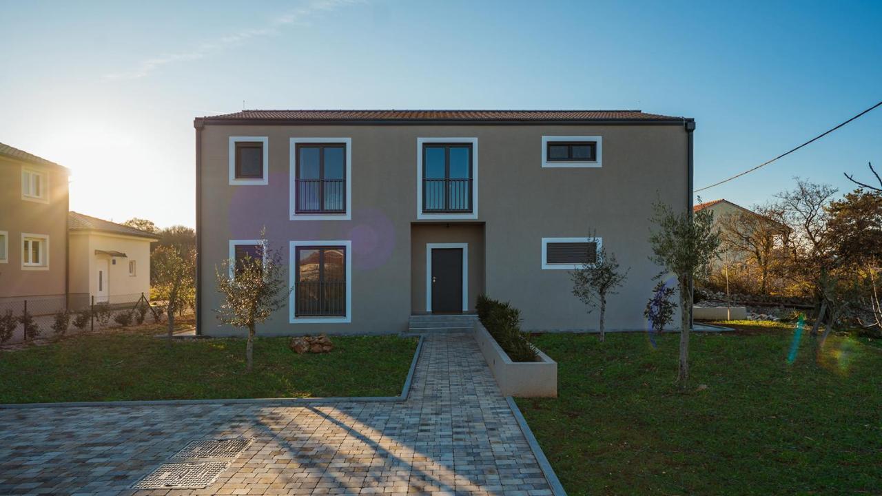 Villa & Jardin - Luxury Villa With Swimming Pool Vrh  Extérieur photo