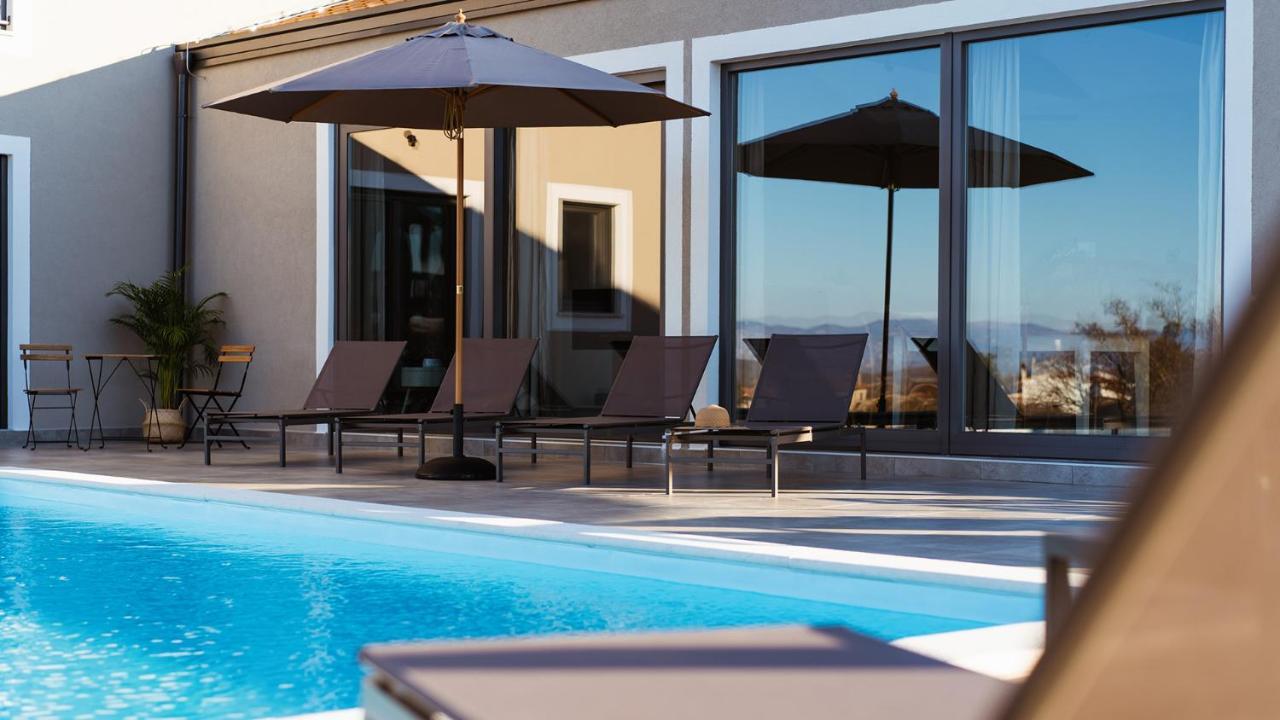 Villa & Jardin - Luxury Villa With Swimming Pool Vrh  Extérieur photo